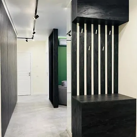 Apartment Komuny Paryskiej 3